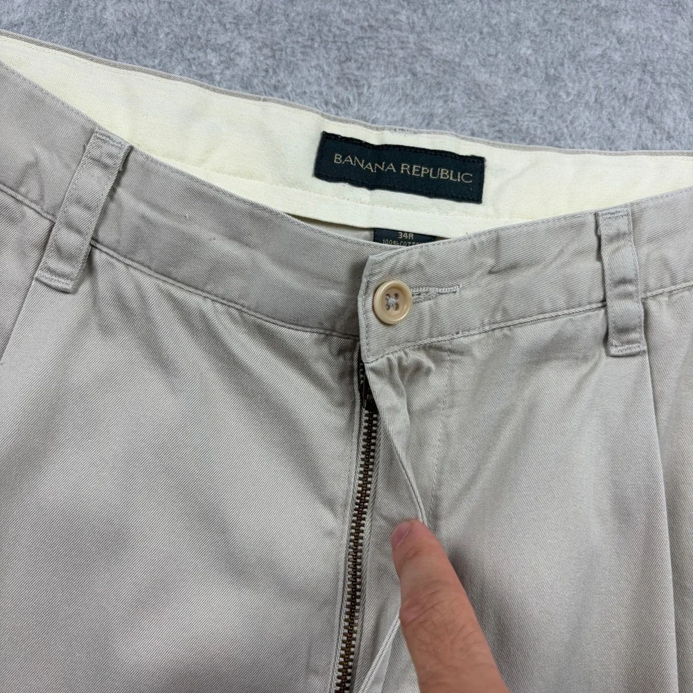 Banana Republic see photos